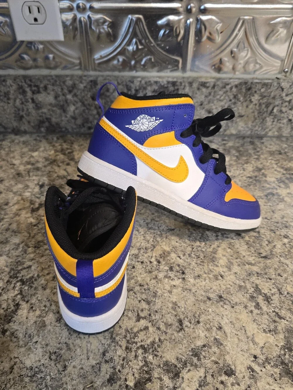Nike Air Jordan 1 Mid Lakers Purple University Gold Retro DQ8424-517 Kids 13.5Y